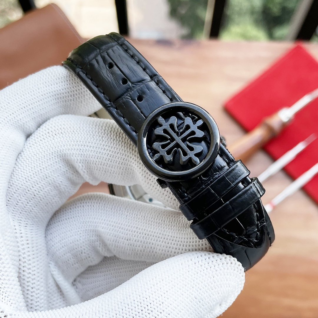 PATEK ANNUAL CALENDAR DIAMOND NUMERALS