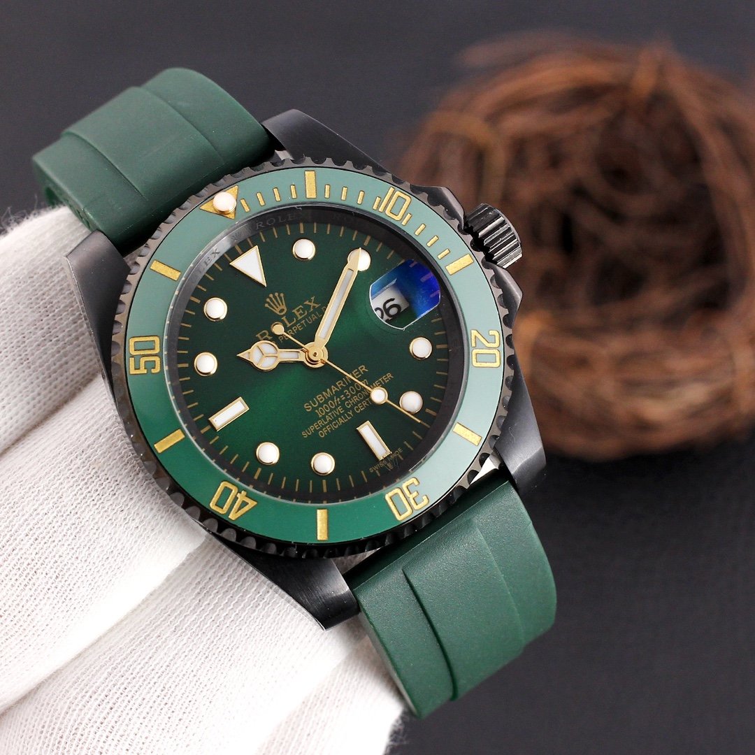 SUBMARINER DATE 40 BLACK CASE RUBBER STRAP