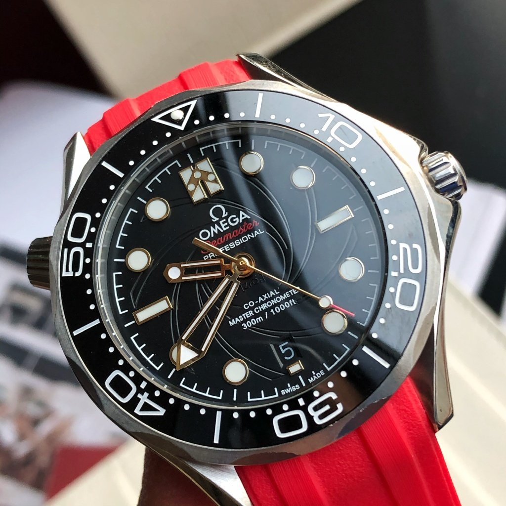 SEAMASTER DIVER 300M CO-AXIAL 42MM 007 RED RUBBER
