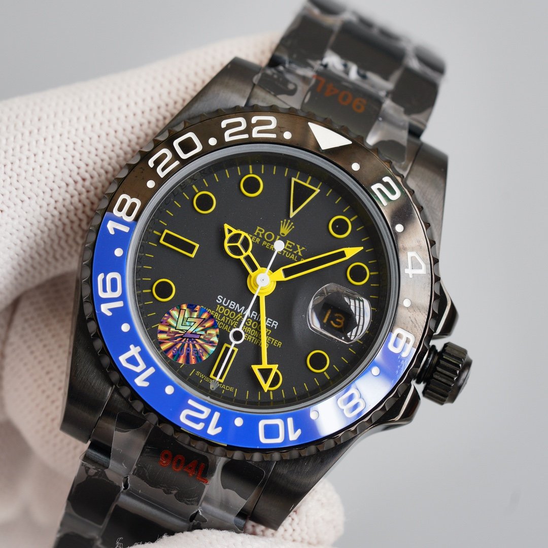 GMT-MASTER II CUSTOM BLACK BATMAN BEZEL YELLOW NUMERALS