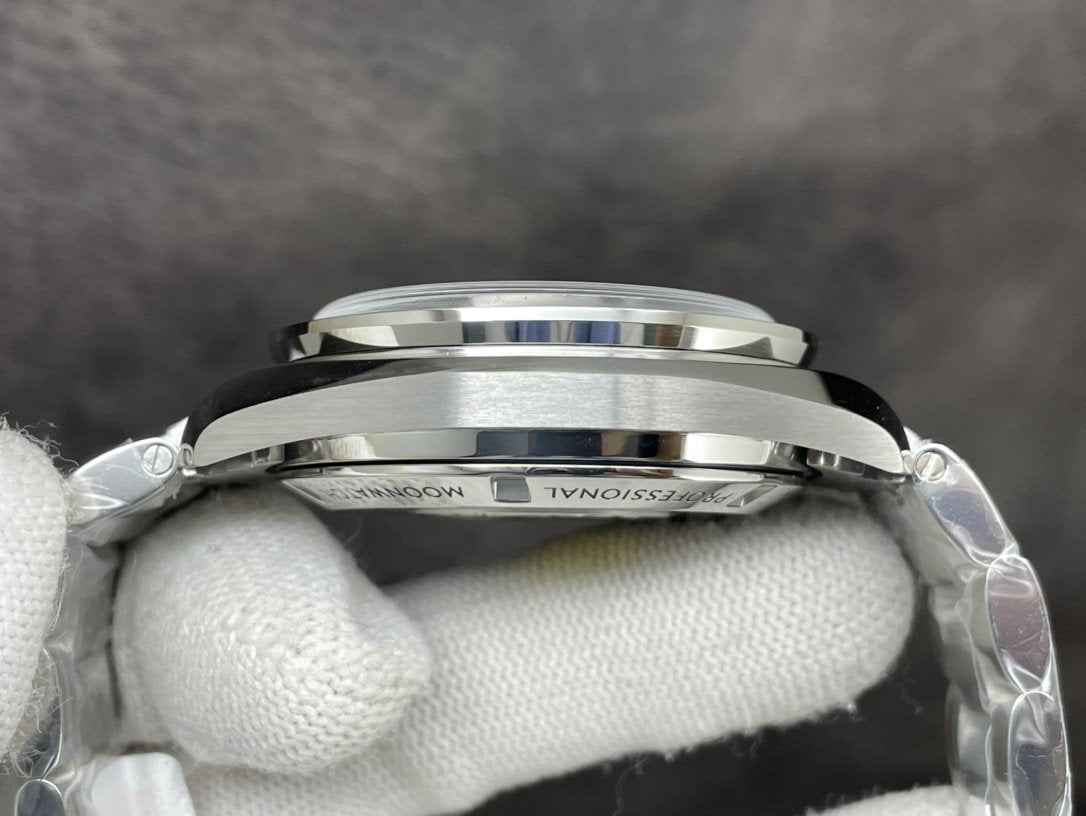 SPEEDMASTER MOONWATCH ULTRAMAN ORANGE HAND