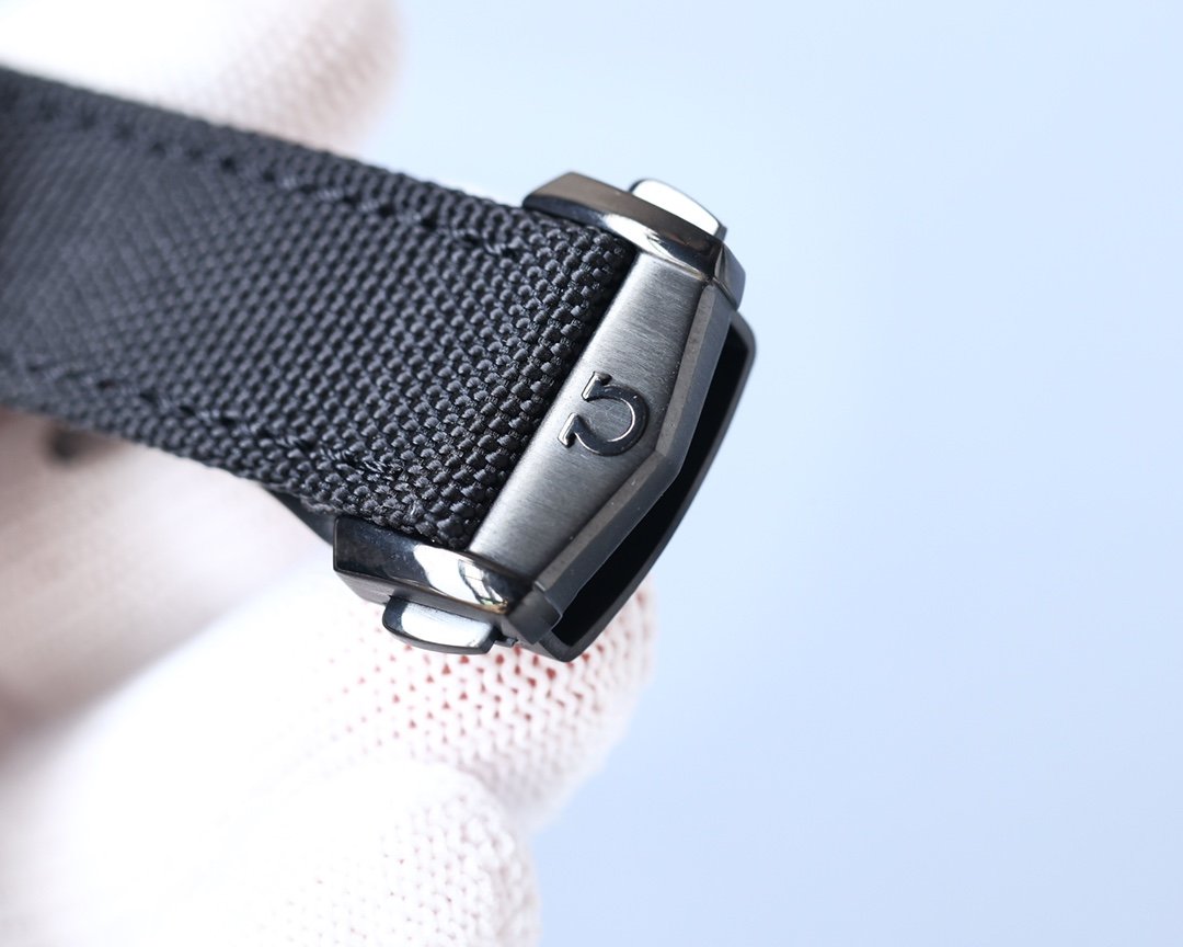 SPEEDMASTER DARKSIDE OF THE MOON BLACK CASE TEXTILE