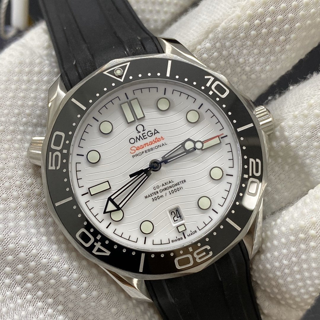 SEAMASTER PROFESSIONAL 300 BLACK CERAMIC WHITE DIAL