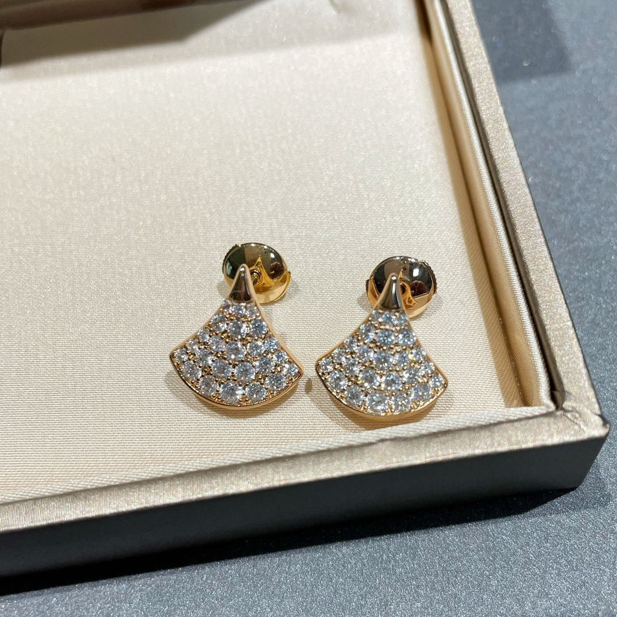 DREAM STUD EARRINGS DIAMOND