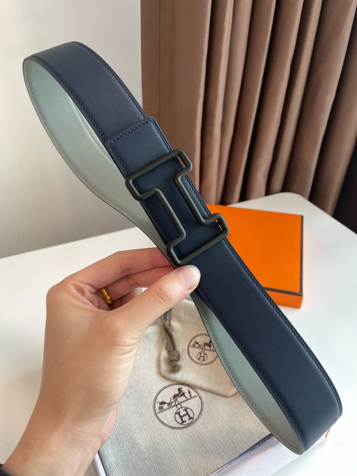 H TONIGHT BELT 38MM BLACK BUCKLE DARK BLUE GREY LEATHER
