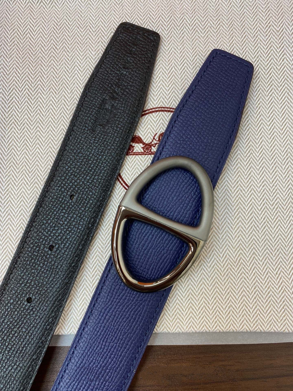 H TWIN REVERSIBLE BELT 32MM BLACK SILVER BUCKLE BLACK BLUE LEATHER