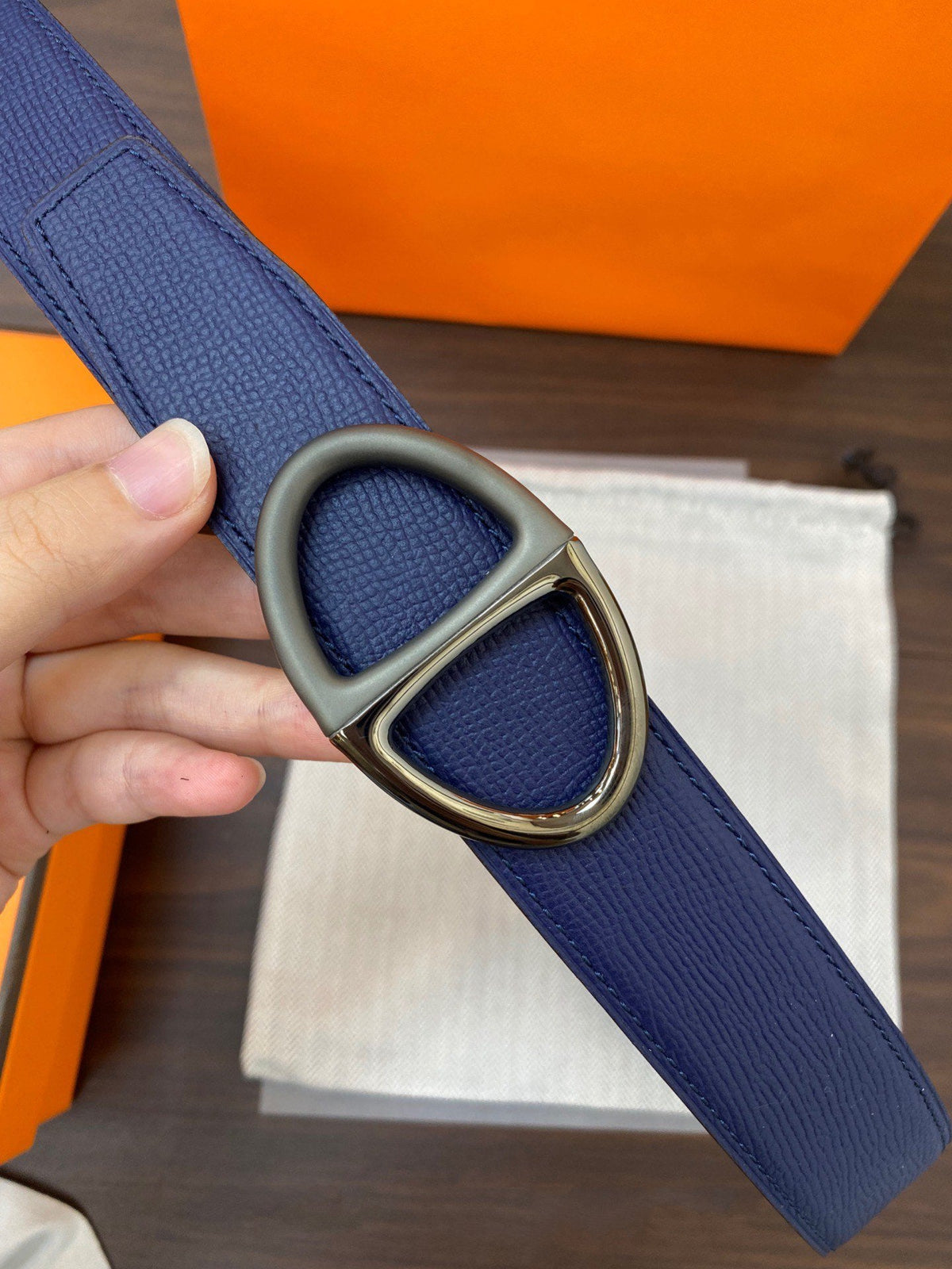 H TWIN REVERSIBLE BELT 32MM BLACK SILVER BUCKLE BLACK BLUE LEATHER