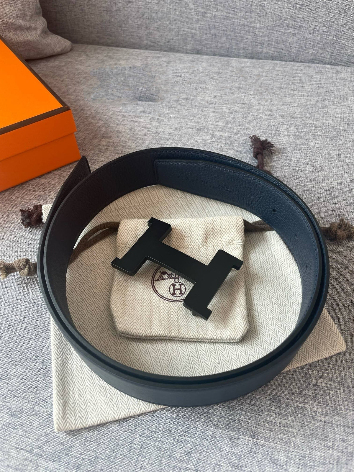 H CONSTANCE REVERSIBLE BELT 38MM BLACK BUCKLE NAVY BLUE LEATHER