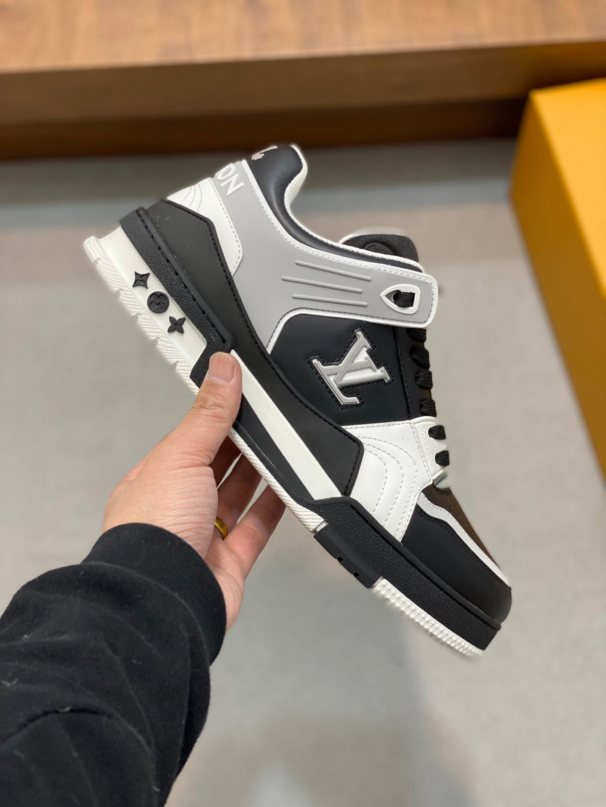 LV TRAINER  BLACK GREY SNEAKER