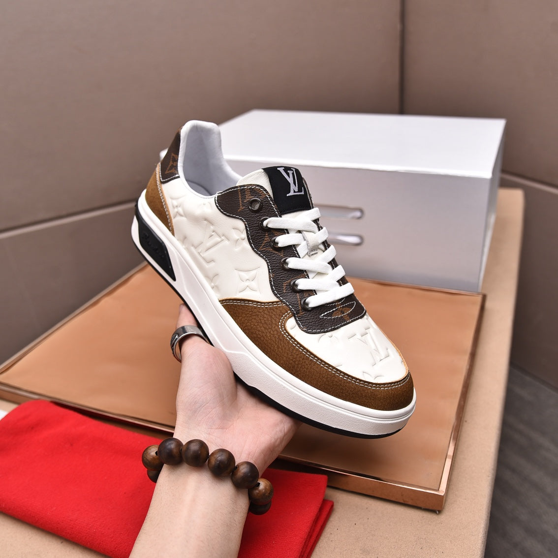 LV RIVOLI SNEAKER WHITE BROWN