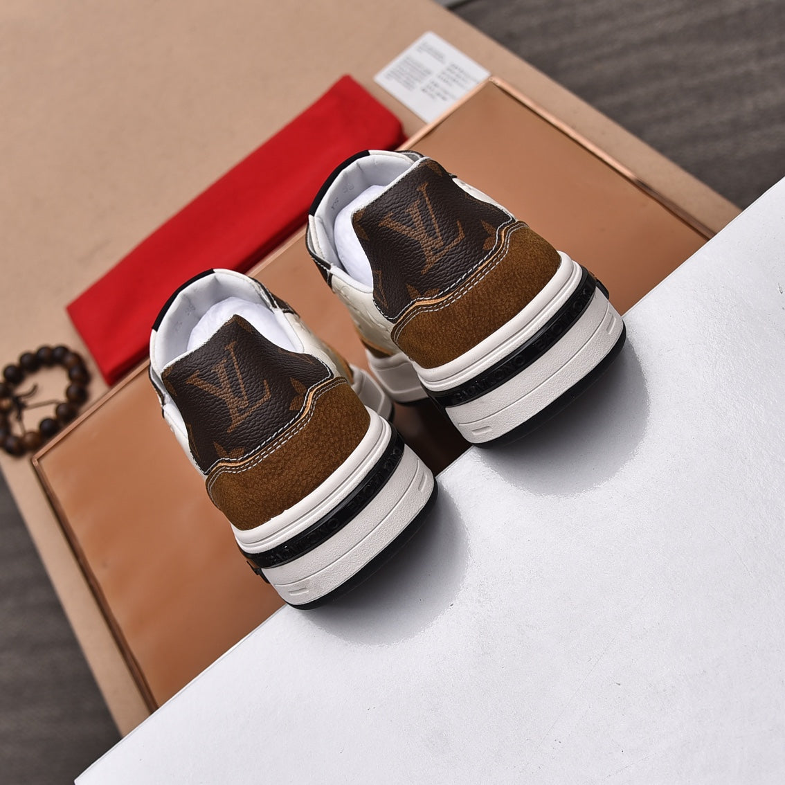 LV RIVOLI SNEAKER WHITE BROWN