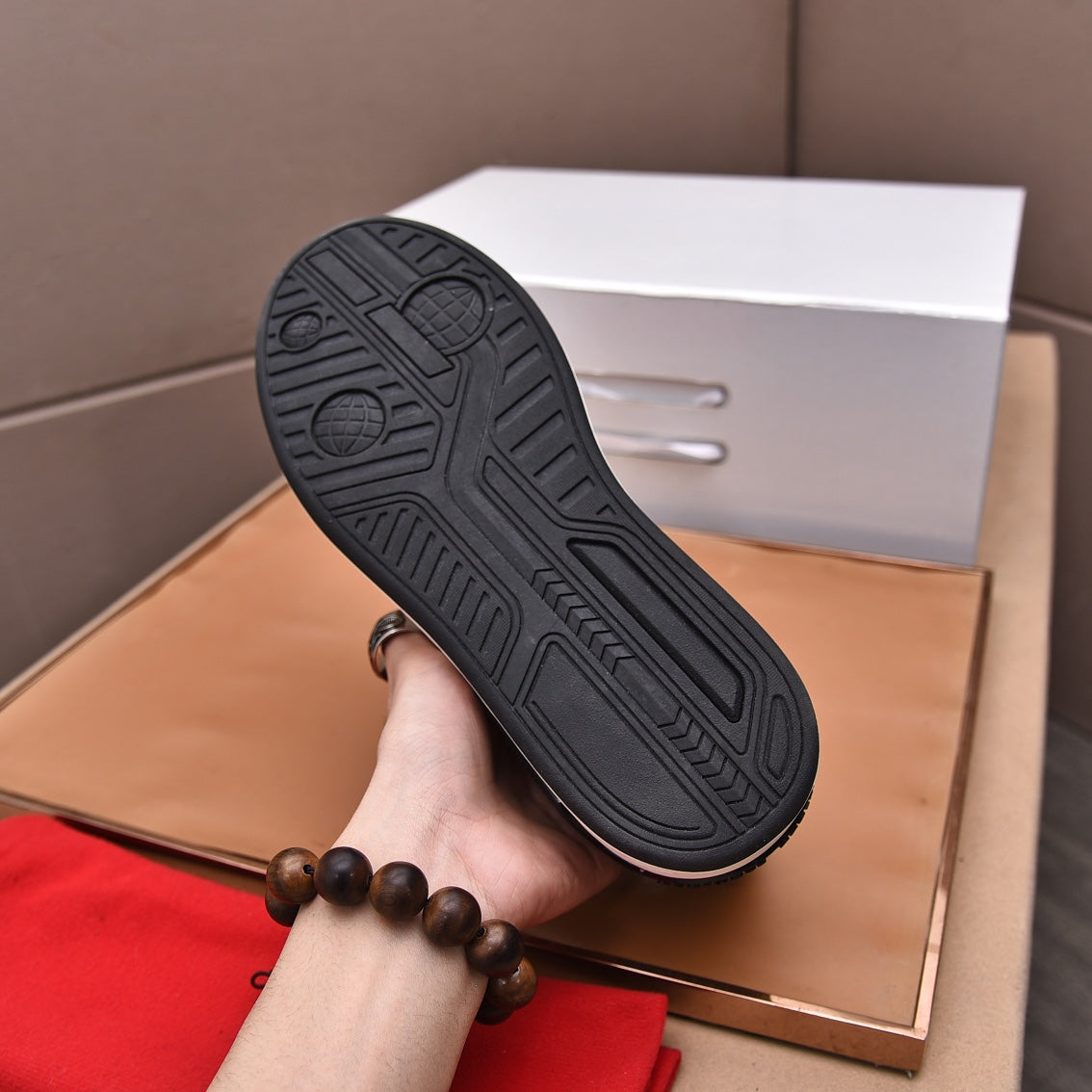 LV RIVOLI SNEAKER WHITE BROWN