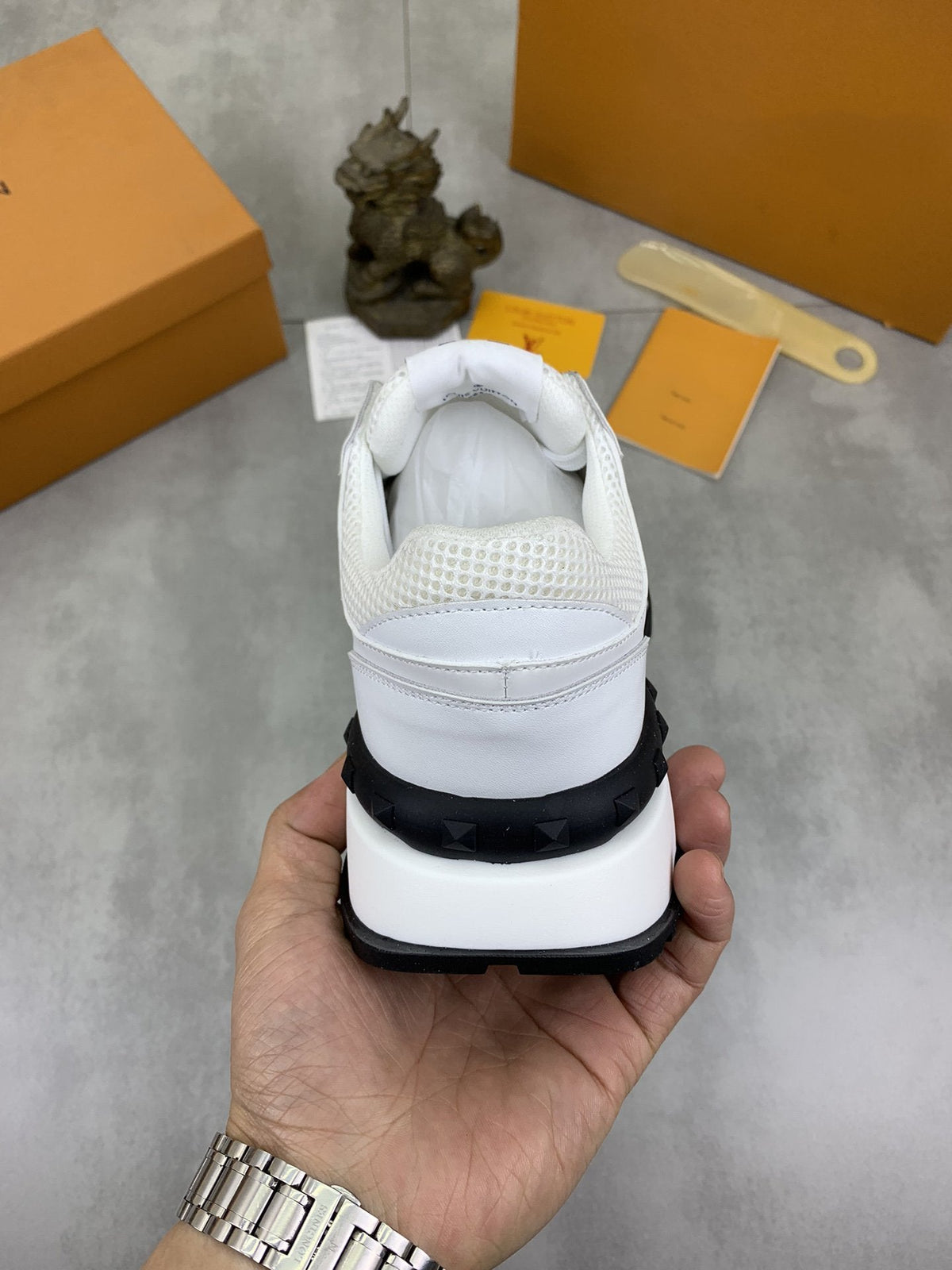 LV MONOGRAM SNEAKER WHITE BEIGE
