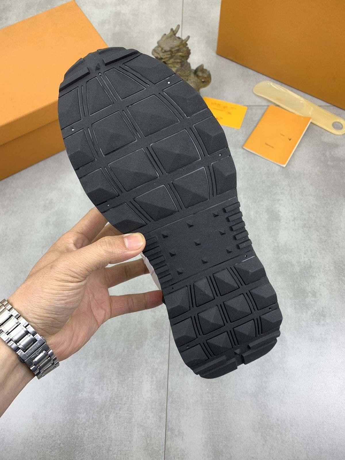 LV MONOGRAM SNEAKER WHITE BEIGE
