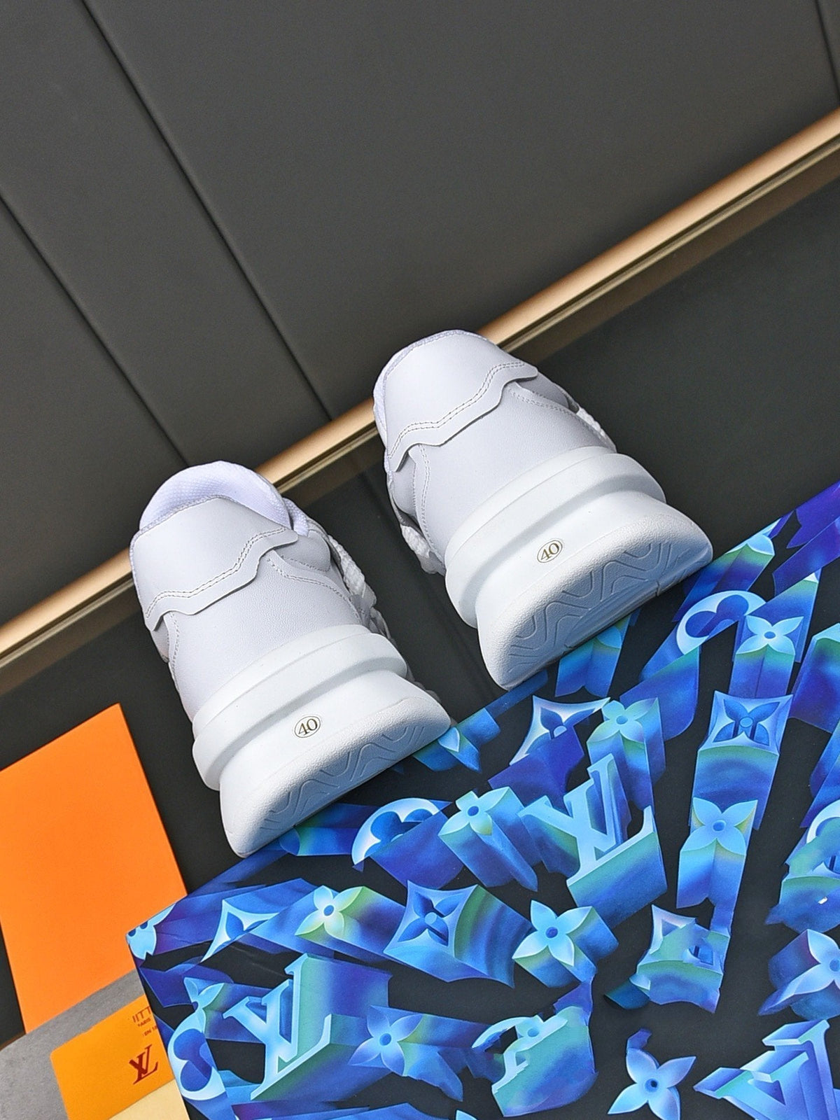 LV SNEAKERS WHITE LACE-UP