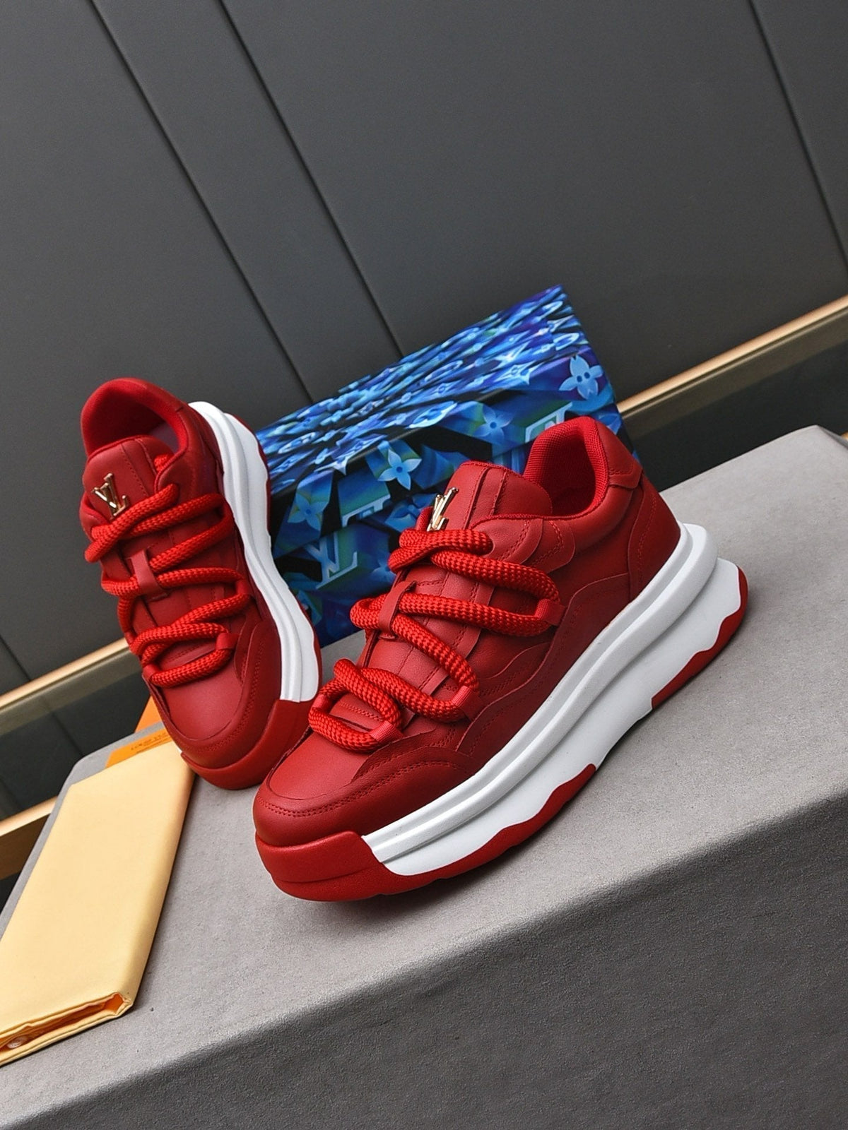 LV SNEAKERS RED LACE-UP
