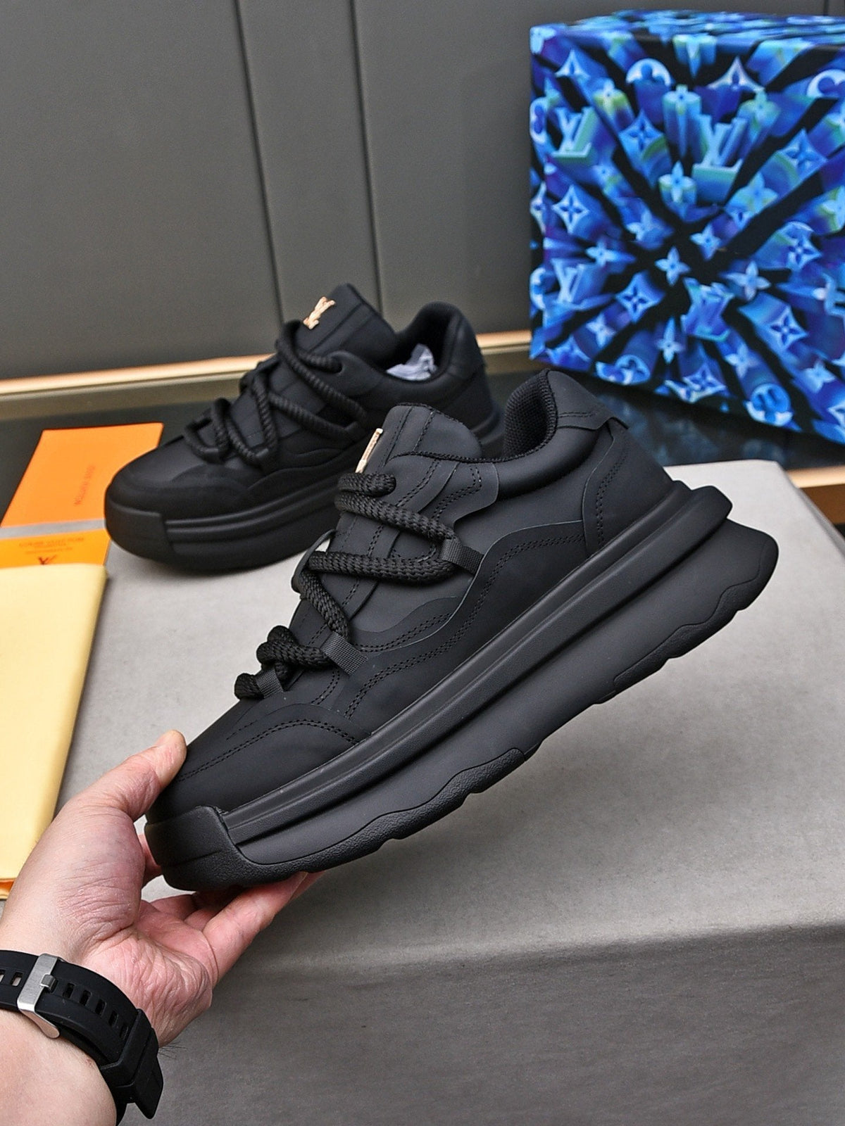 LV SNEAKERS BLACK LACE-UP