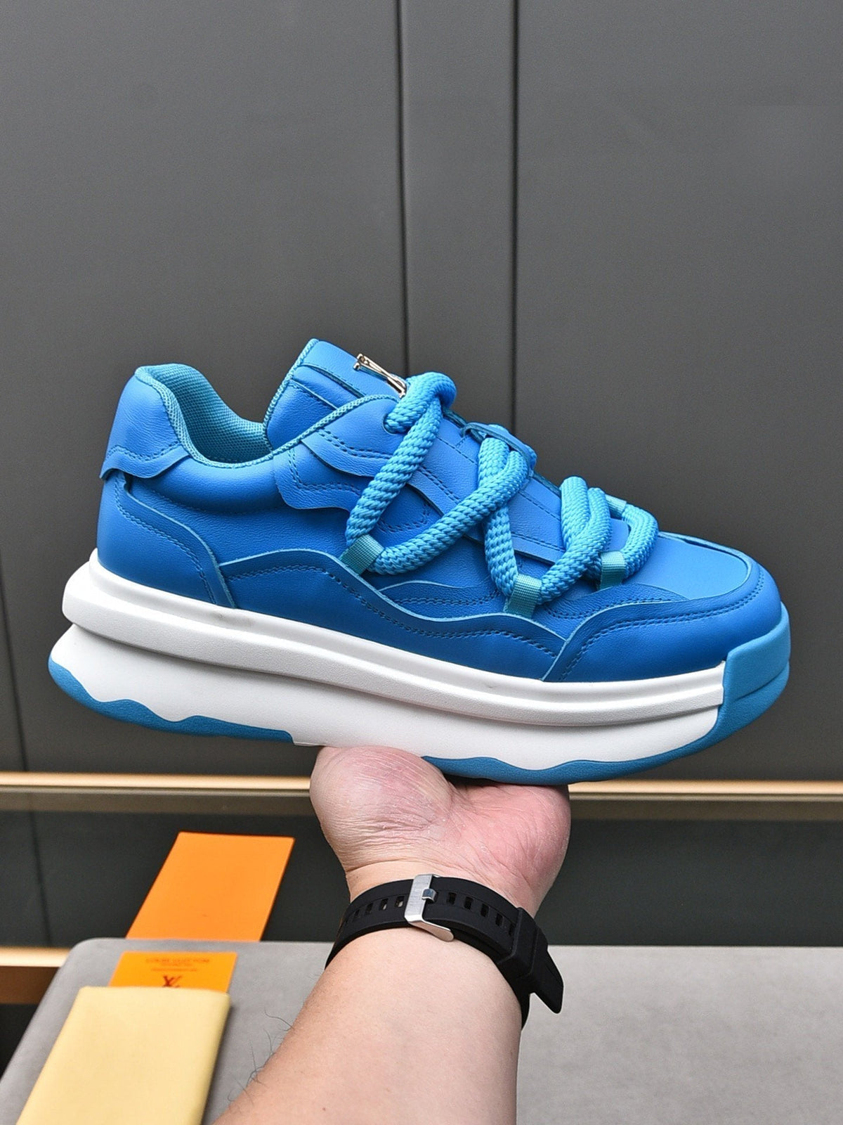 LV SNEAKERS BLUE LACE-UP