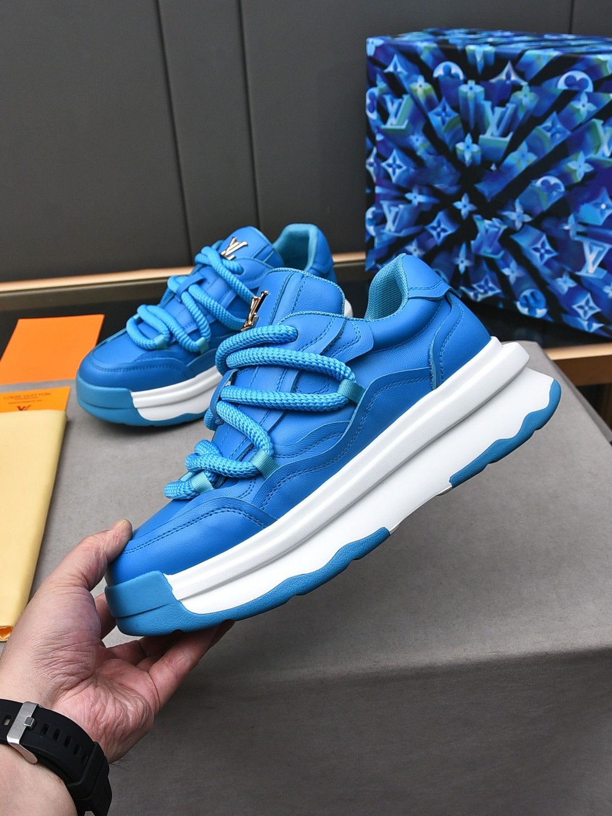 LV SNEAKERS BLUE LACE-UP