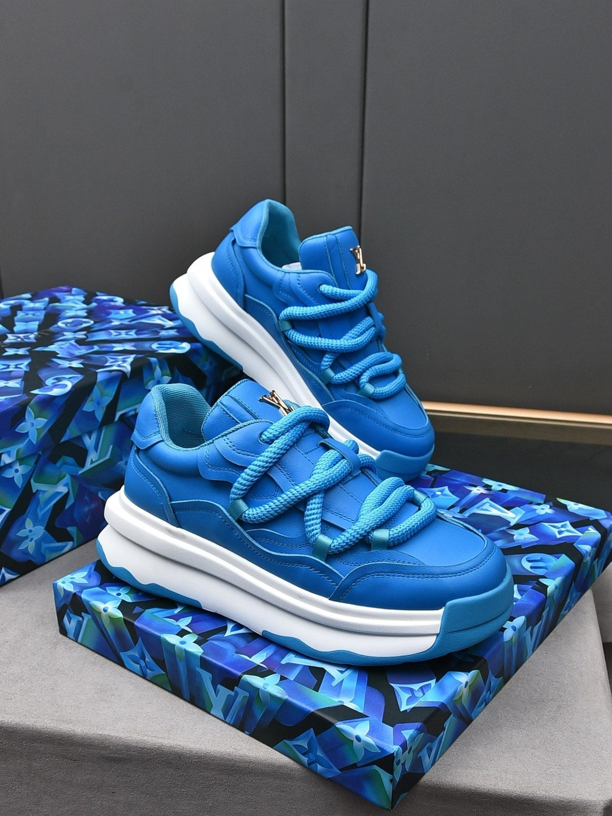 LV SNEAKERS BLUE LACE-UP