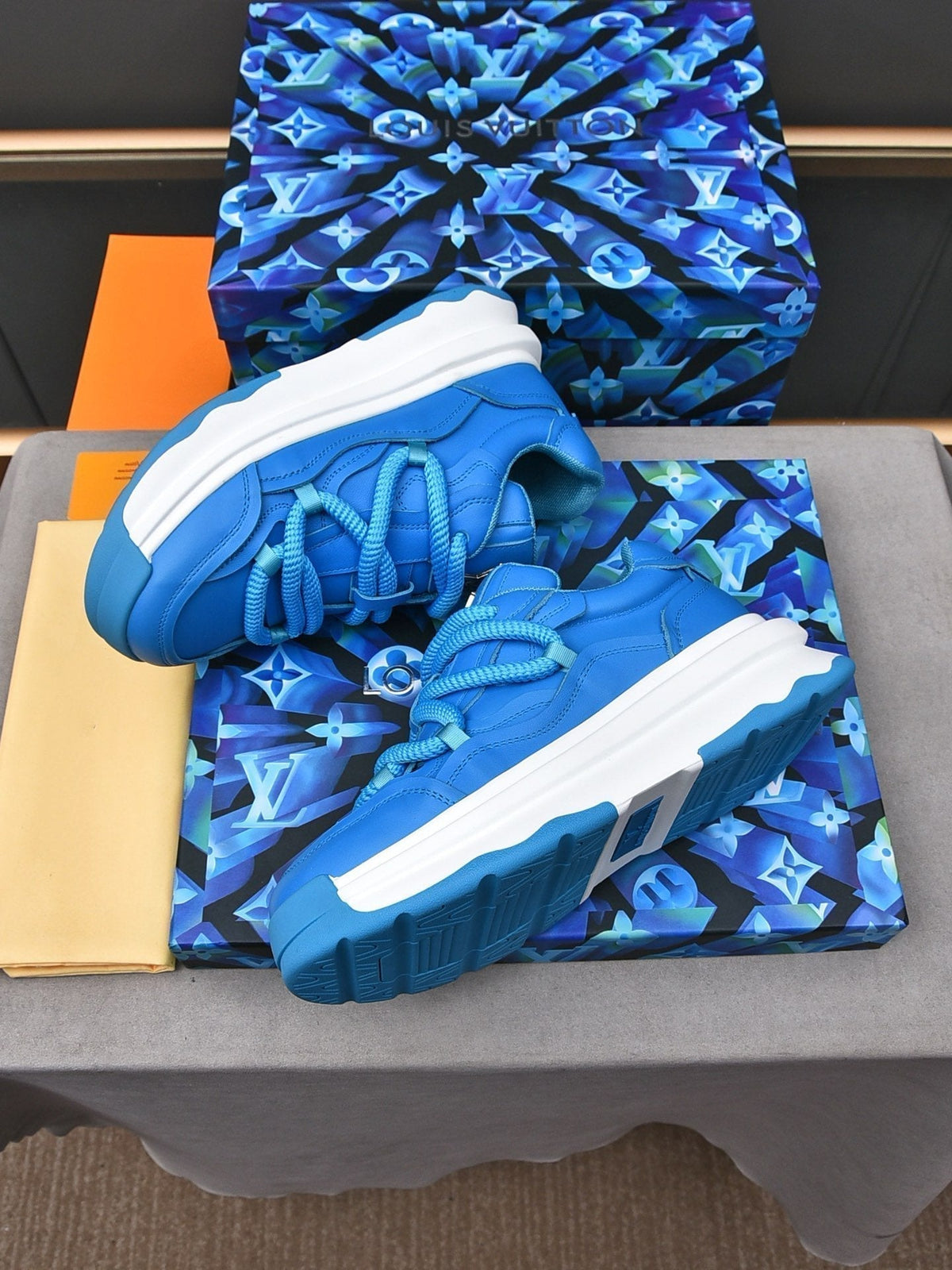 LV SNEAKERS BLUE LACE-UP