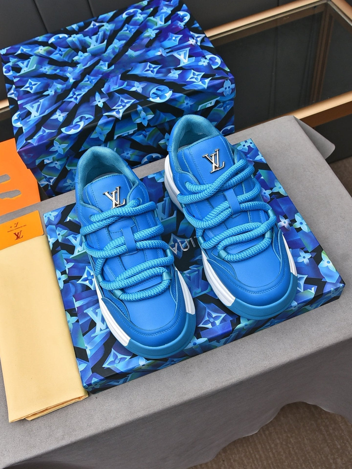 LV SNEAKERS BLUE LACE-UP