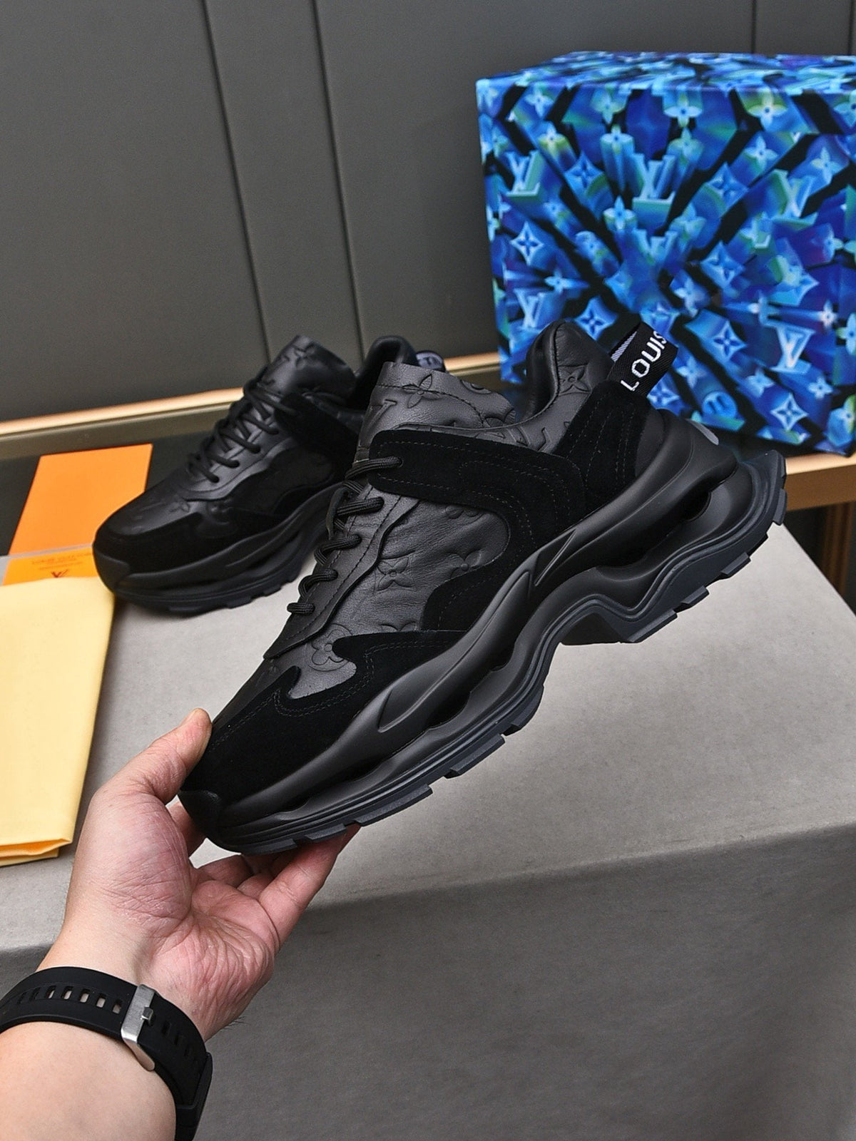 LV RUN SNEAKER BLACK