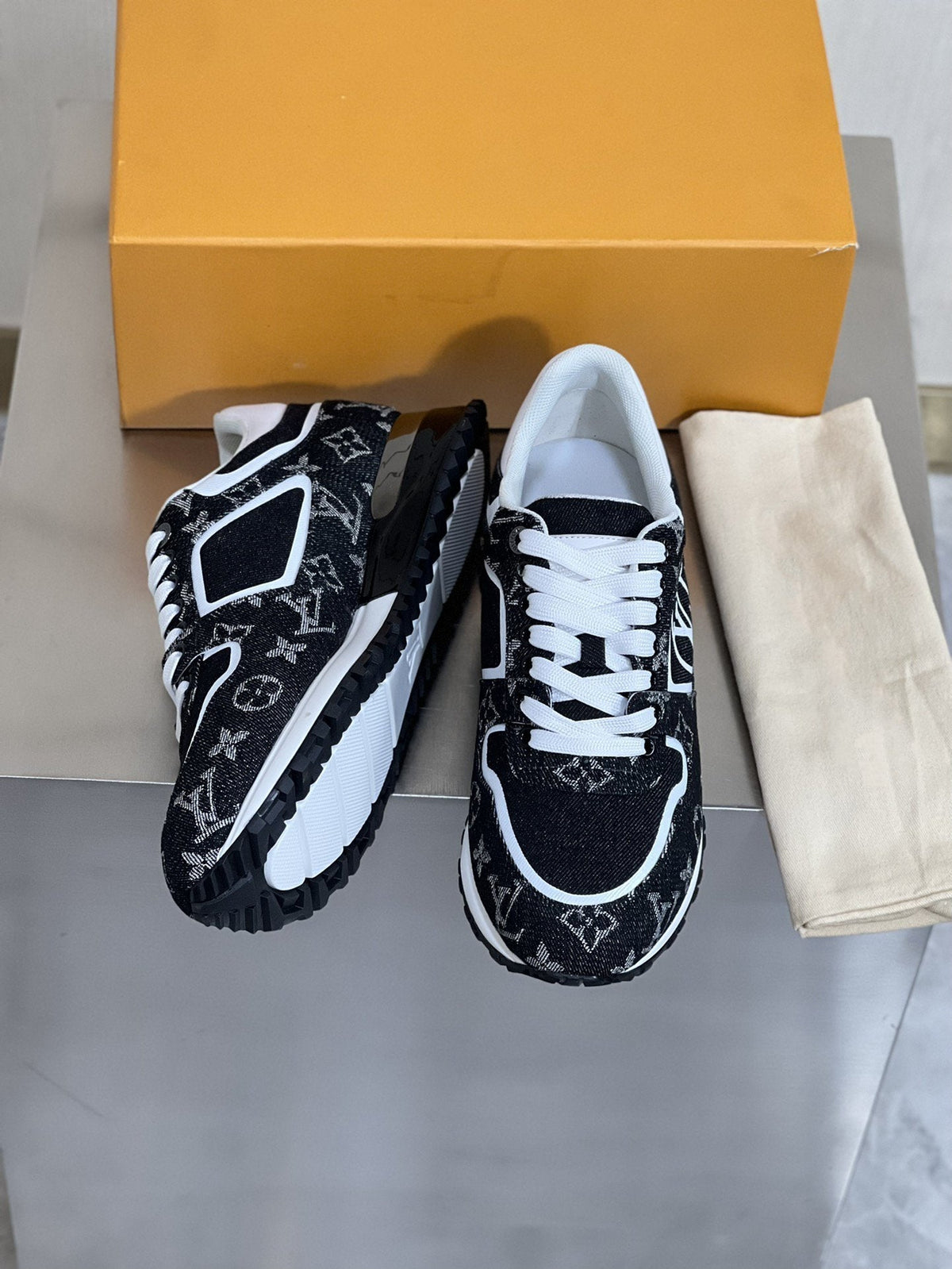 LV RUN AWAY SNEAKER IN BLACK DENIM FABRIC