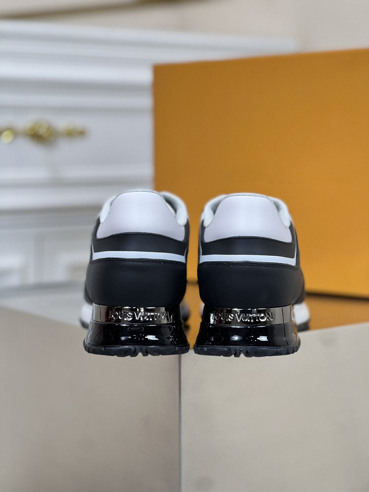LV RUN AWAY BLACK SNEAKER