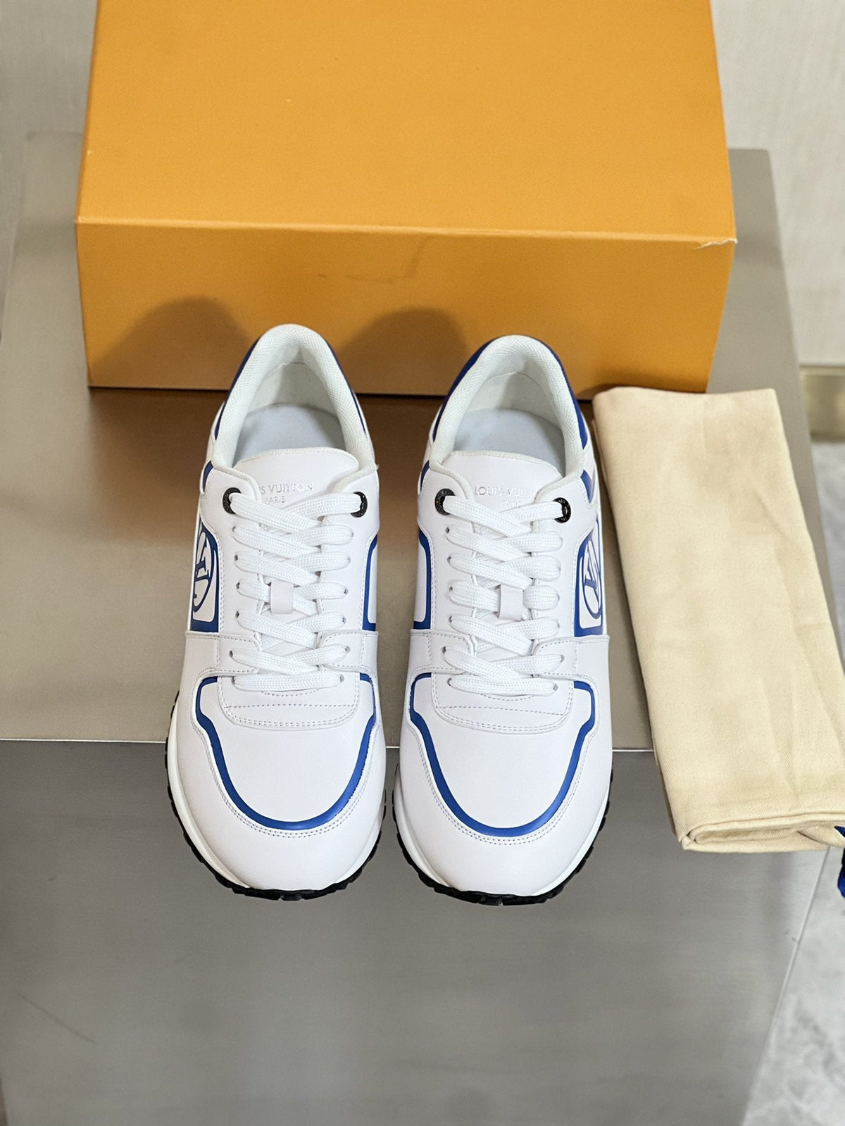 LV RUN AWAY WHITE BLUE SNEAKER