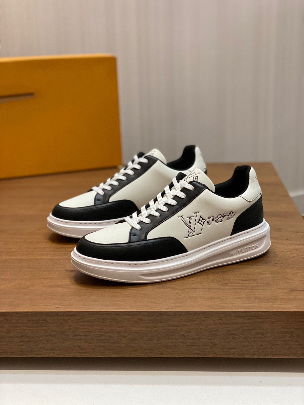 LV BEVERLY SNEAKER WHITE BLACK