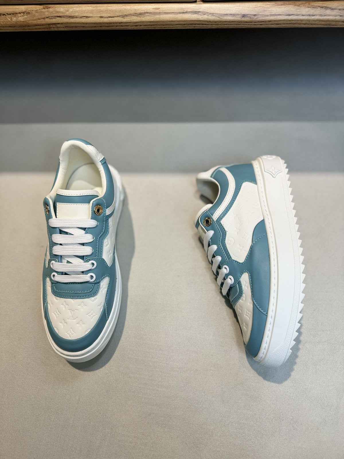LV TIME OUT SNEAKER BLUE