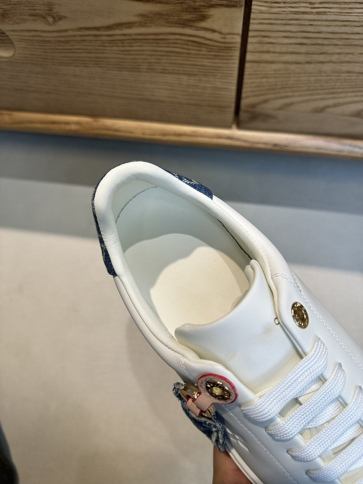 LV TIME OUT SNEAKER WHITE