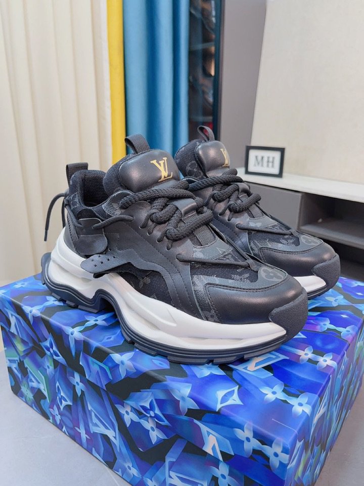 LV MEN'S BLACK SPORTS SHOES