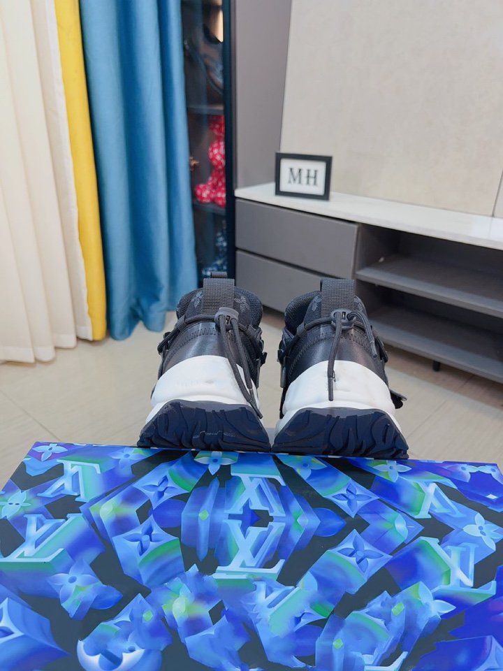 LV MEN'S BLACK SPORTS SHOES