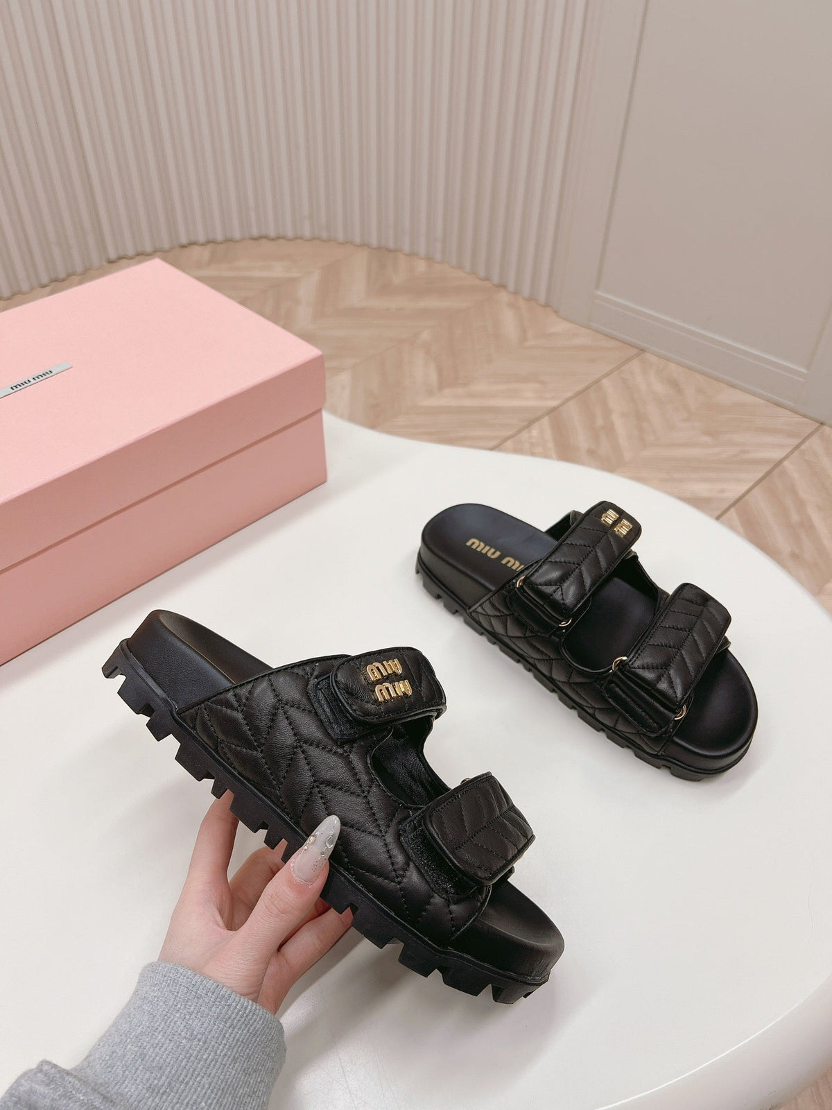 Miumiu Sandal Black Sheepskin 133357