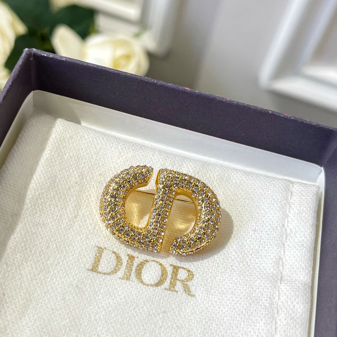 CD Brooch 173982