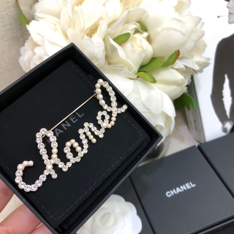 CC Brooch 156915