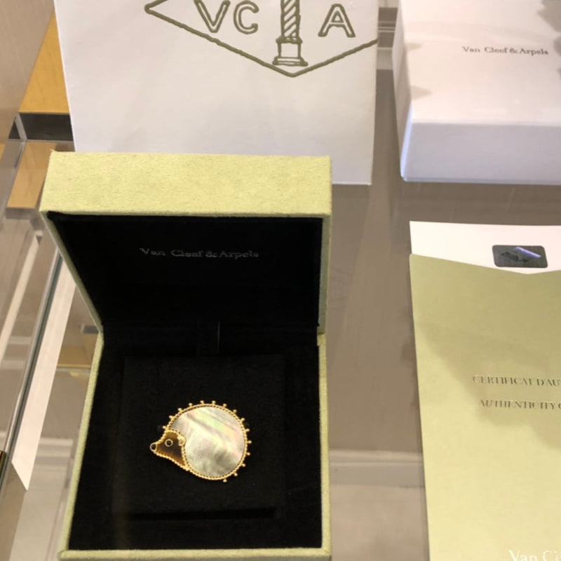 VCA Brooch 06