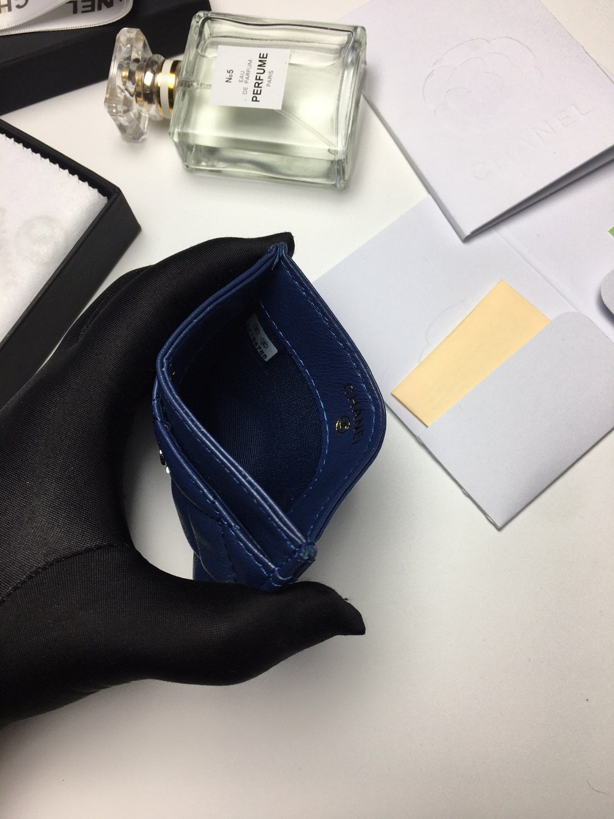 CC CARD HOLDER 11.2 NAVY CALFSKIN SILVER ICON