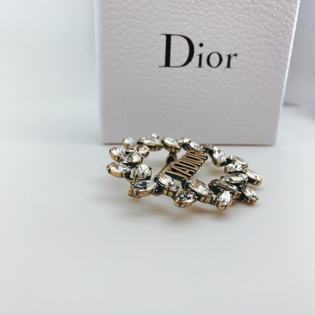 CD Brooch 02