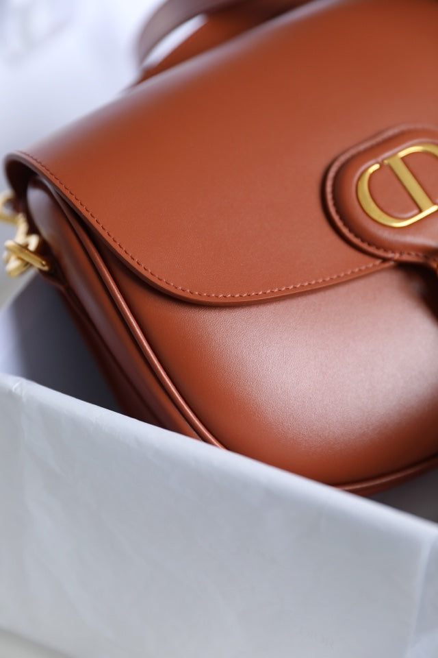 MEDIUM CD BOBBY 22CM DARK TAN CALFSKIN GOLD HARDWARE