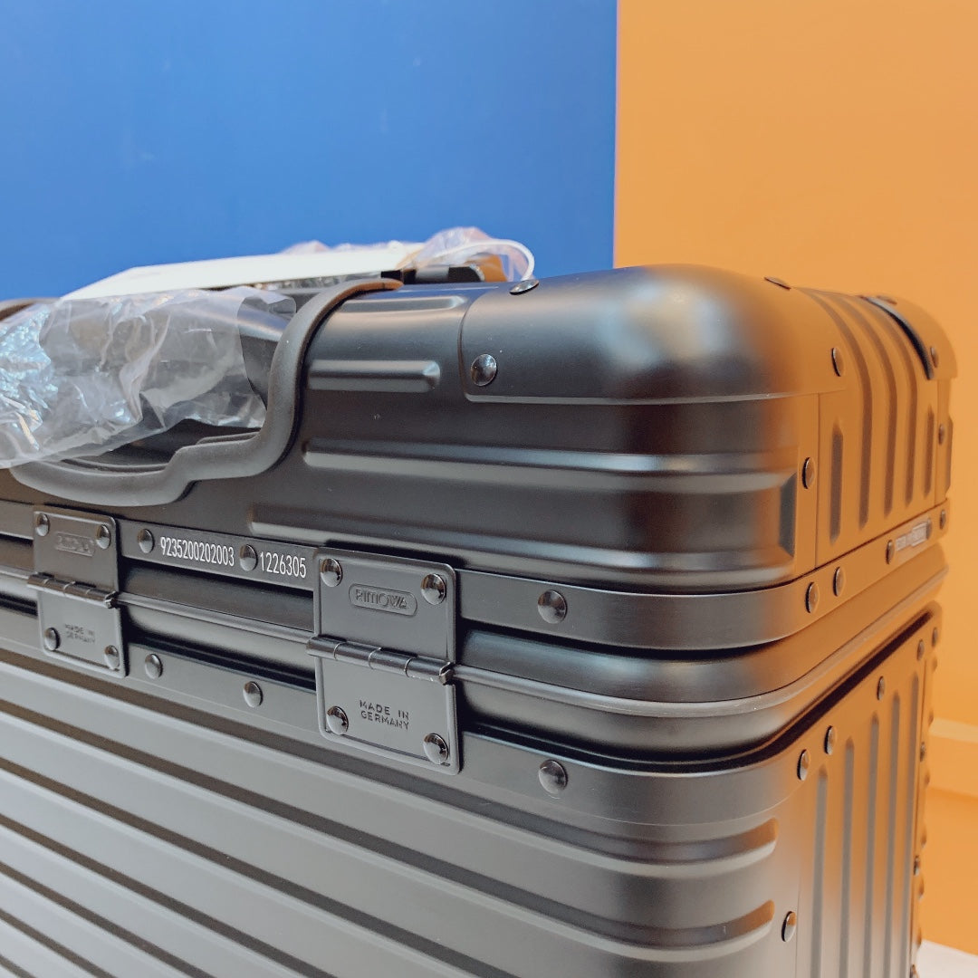 Rimowa 2025 Travel Suitcase Black Aluminum 273818