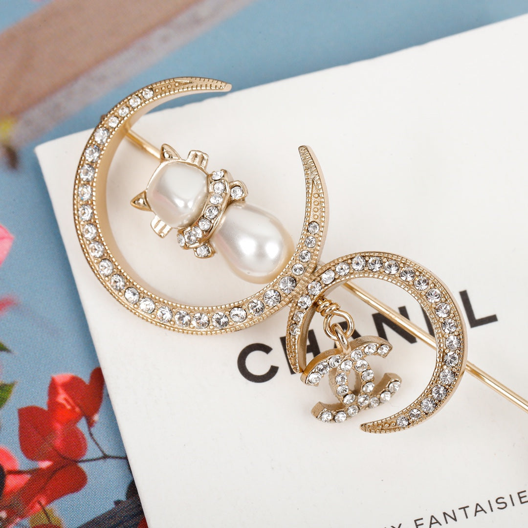 CC Brooch 158133