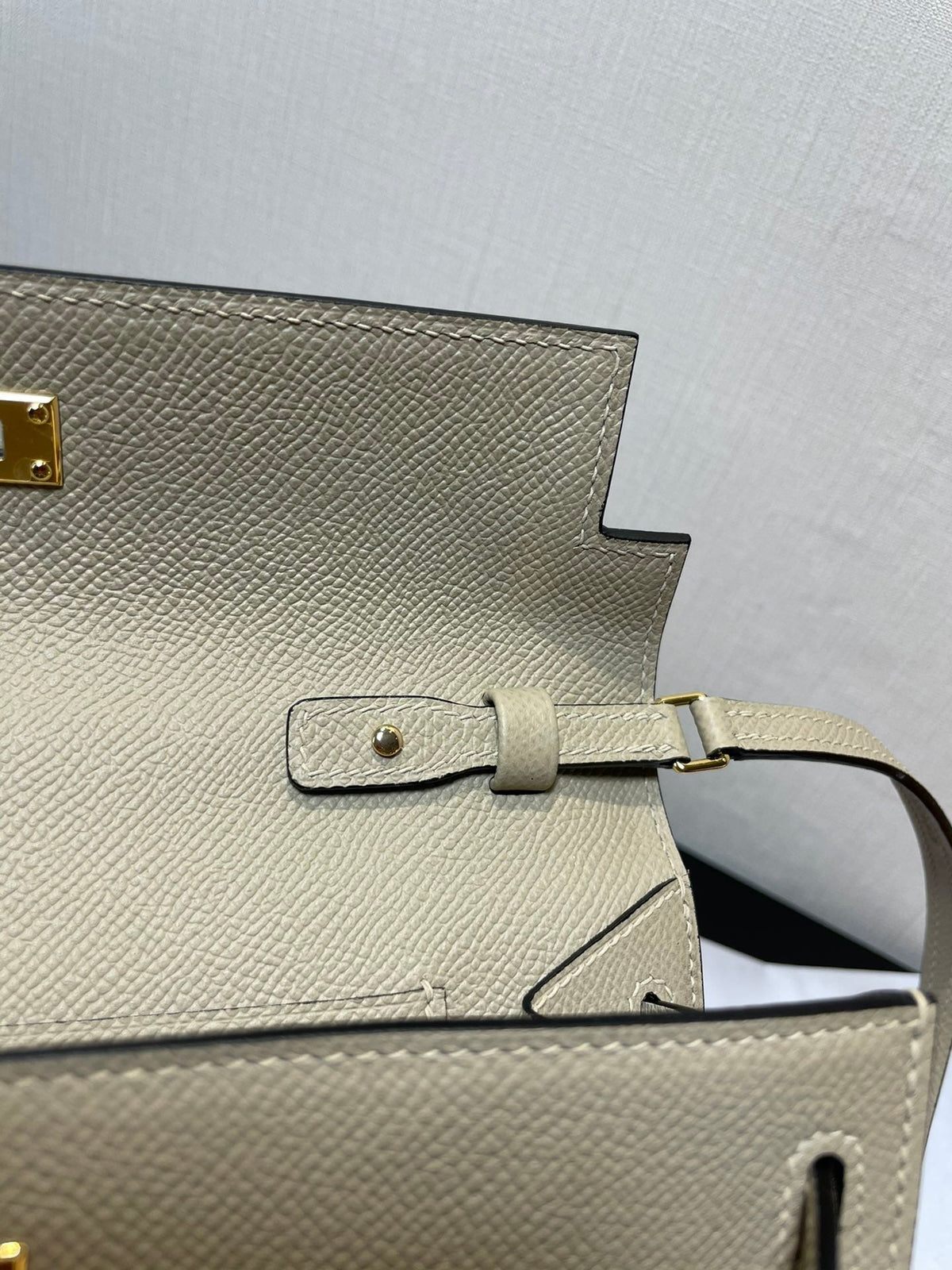 kelly to go wallet 20.5 lichen epsom gold hardware
