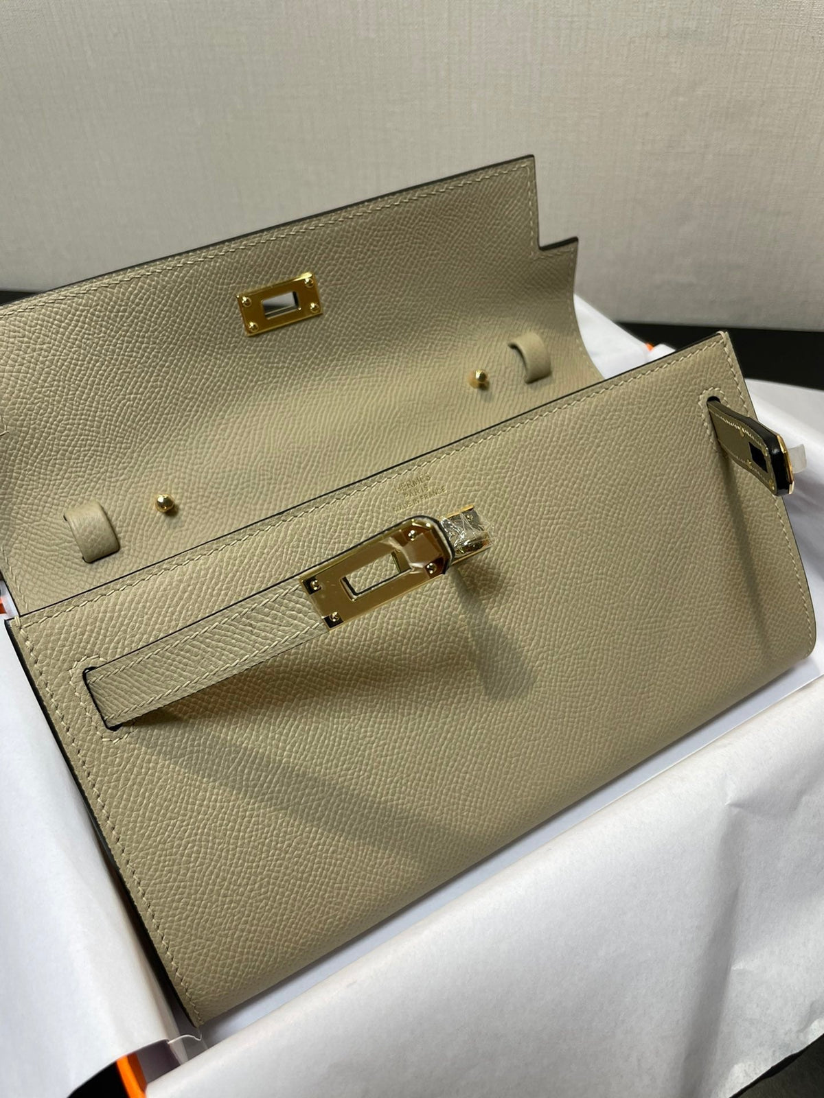 kelly to go wallet 20.5 lichen epsom gold hardware