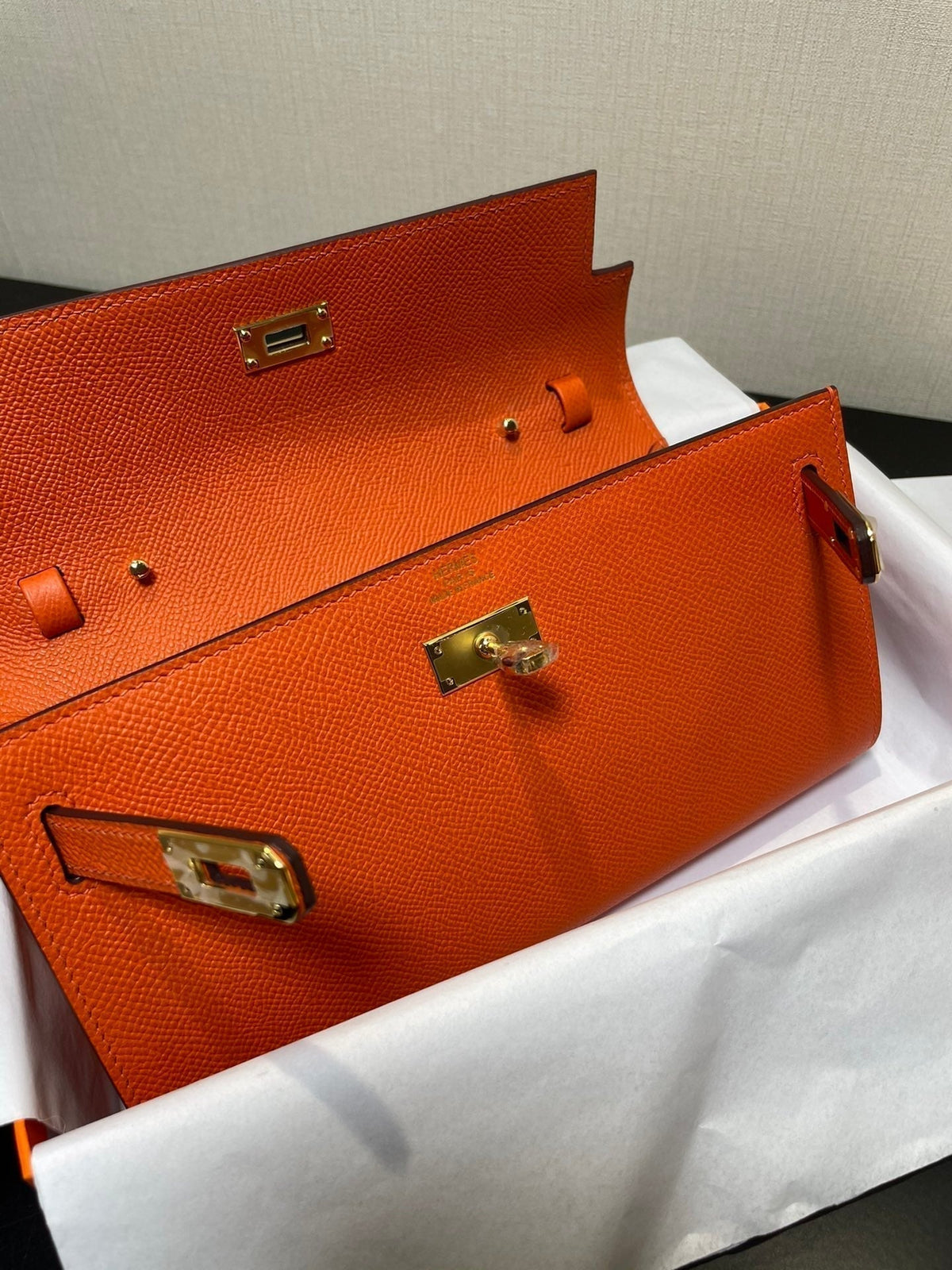 kelly to go wallet 20.5 orange epsom gold hardware