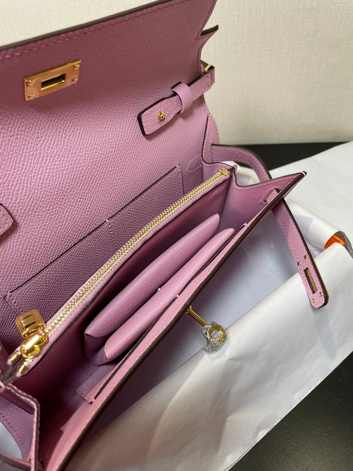 kelly to go wallet 20.5 light pink epsom gold hardware
