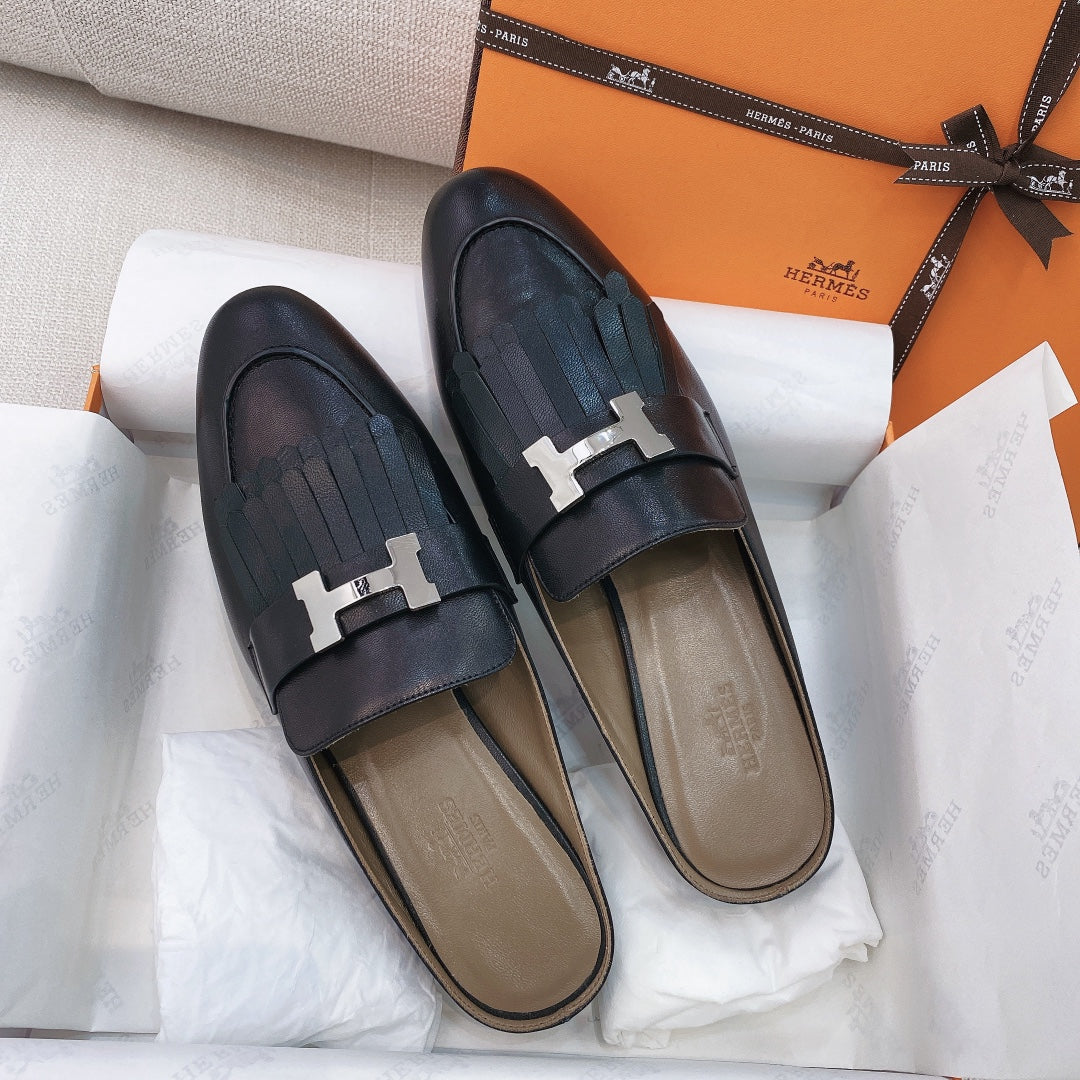 HM Buckle Tassel Mule Black Goat Leather 348025