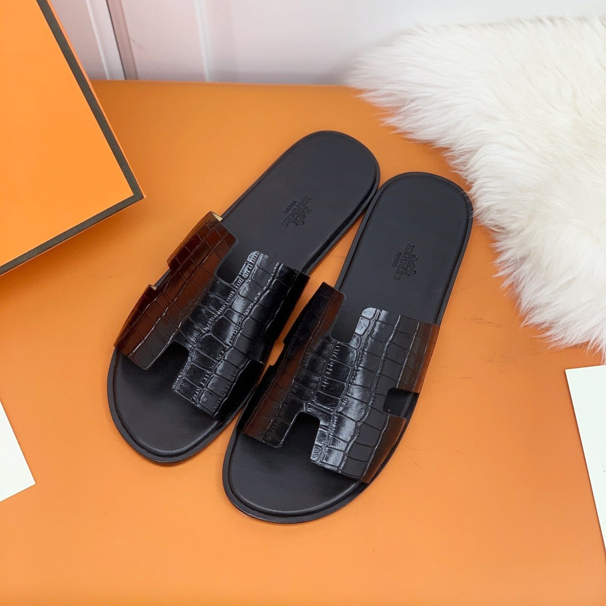 HM IZMIR SANDAL BLACK CROCODILE EMBOSSED CALFSKIN
